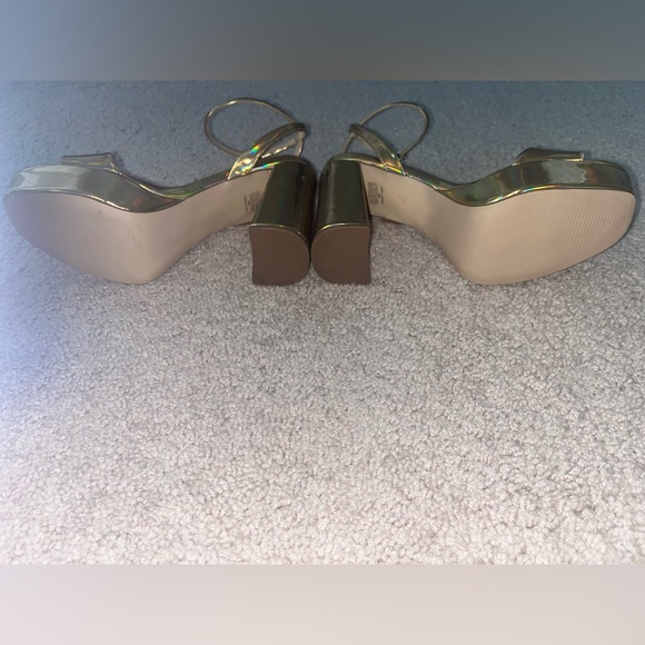 STEVE MADDEN LESSA platform sandal with a towering heel & feminine ankle strap. - Picture 9 of 9